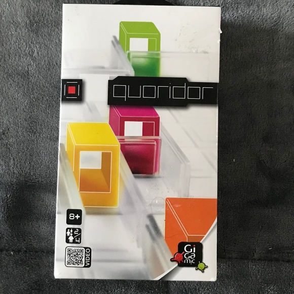 Quoridor Game of Strategy Layrinths Foldable Board with Drawers Barriers Pawns - Picture 2 of 5